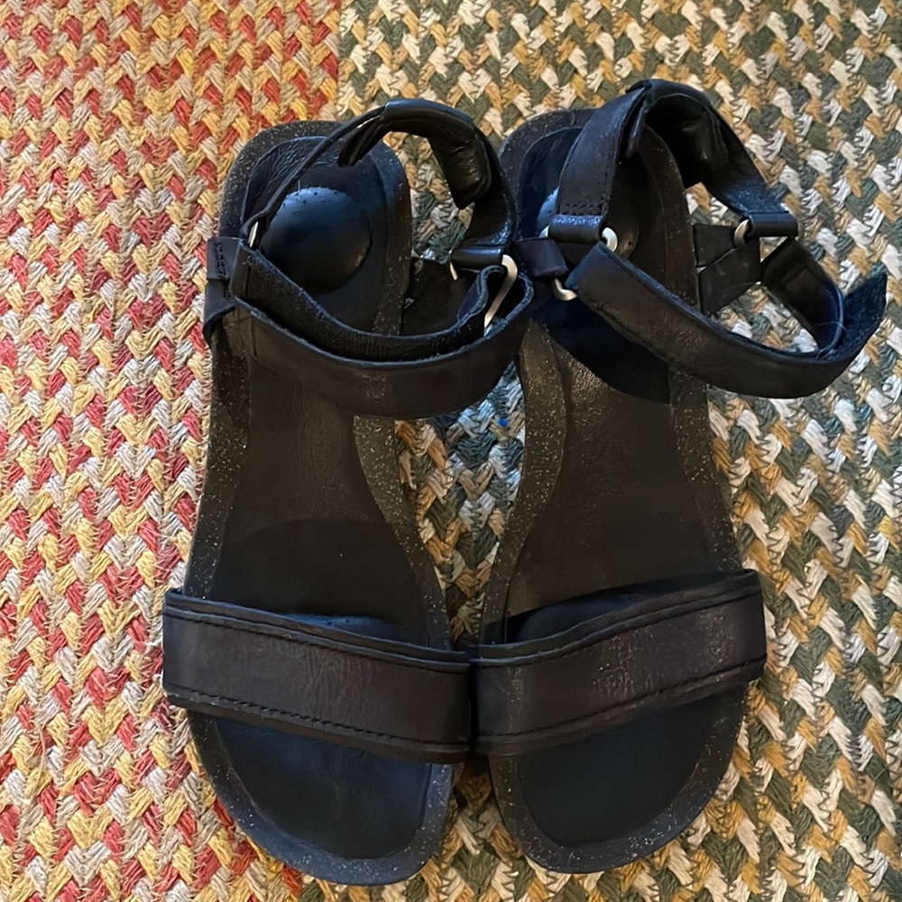 Black size 9 teva wedge sandals